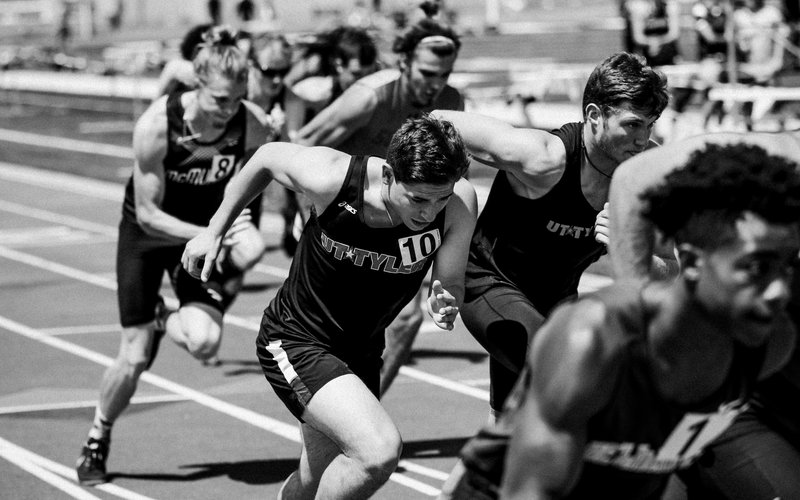 Runners in a Race by Braden Collum on Unsplash